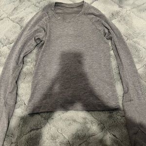 grey long sleeve Lululemon swiftlytech